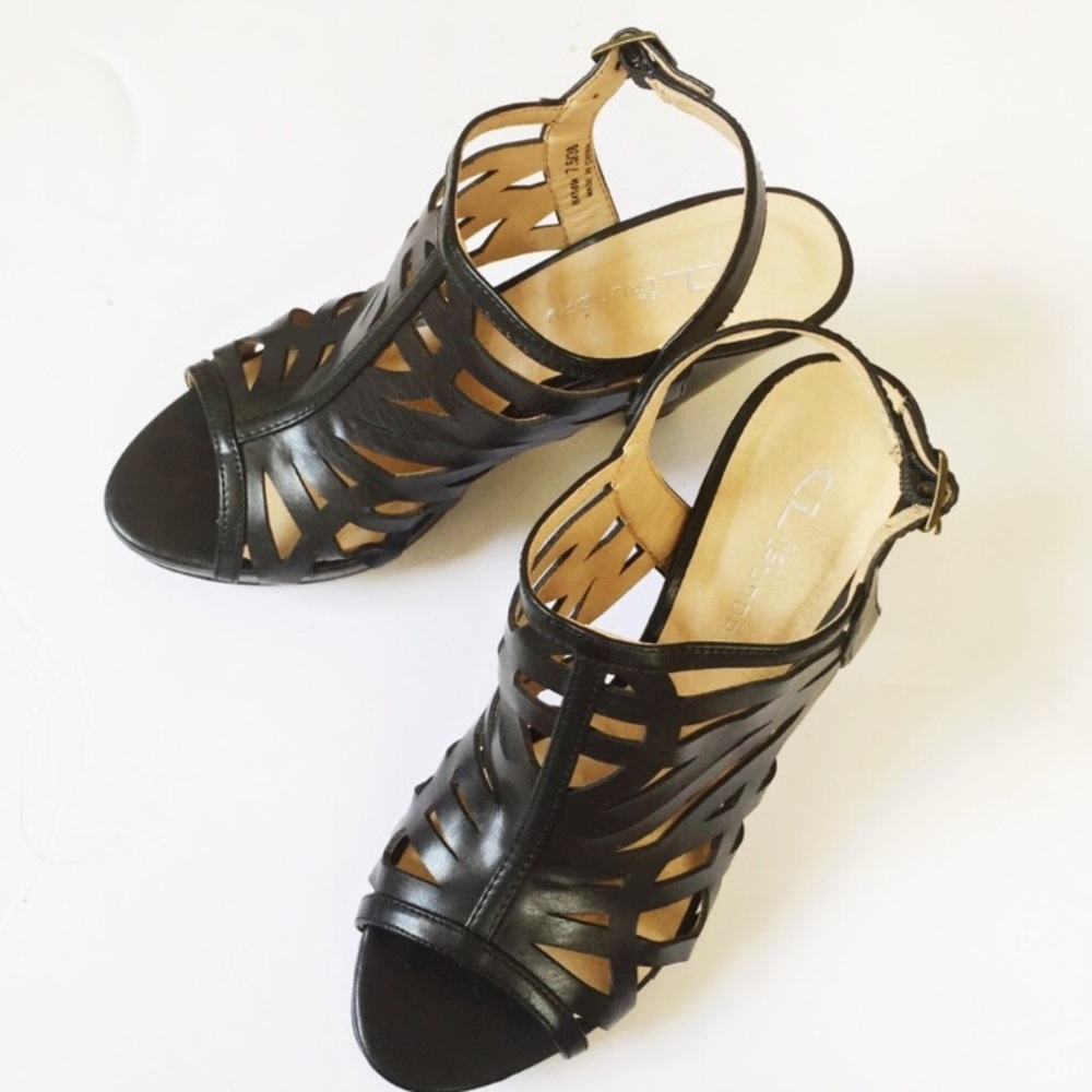 ❣️Sold❣️Caged black heels